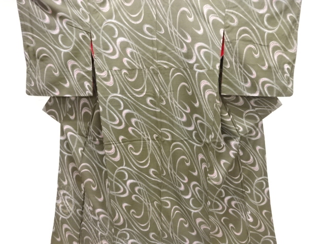 大正ロマン　流水に牡丹模様着物